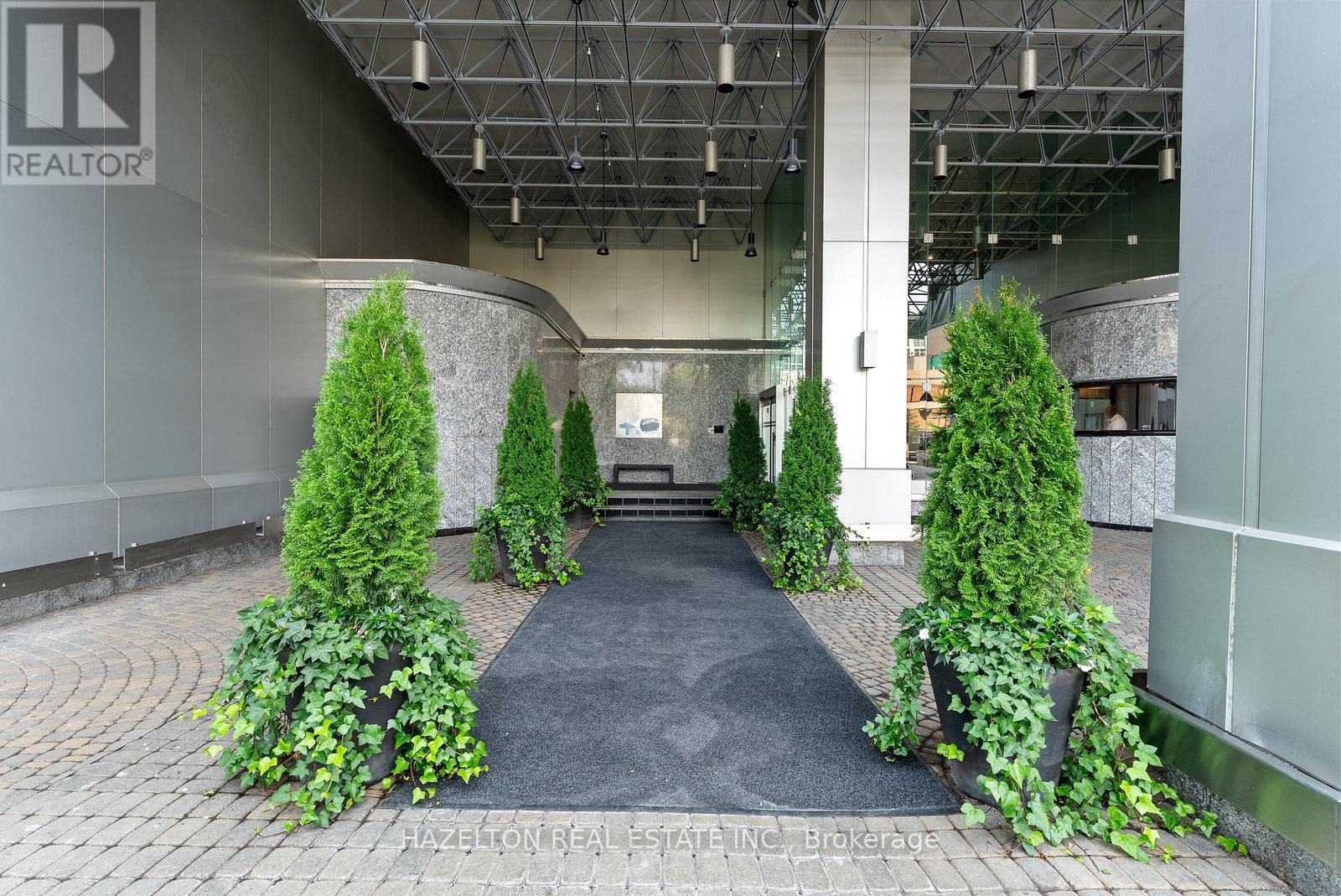 2008 - 110 Bloor Street W, Toronto, Ontario  M5S 2W7 - Photo 39 - C12357513