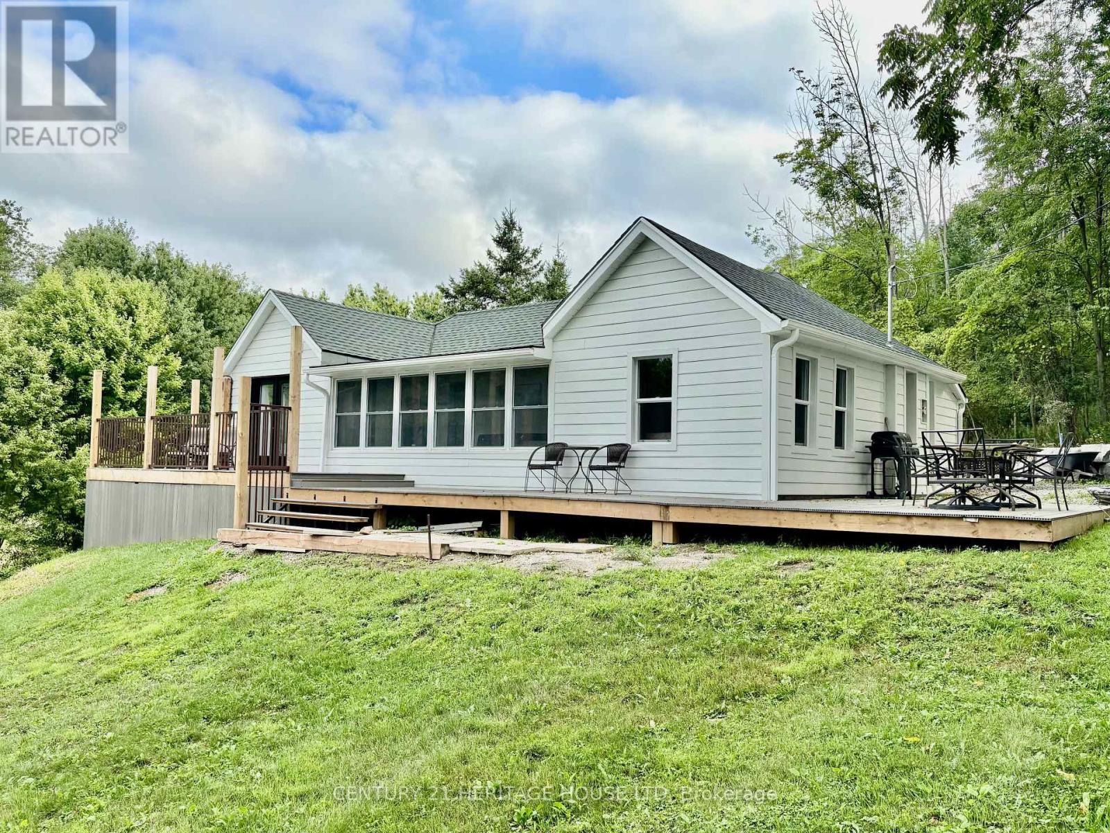 3490 Waneeta Drive, Malahide, Ontario  N5H 2R2 - Photo 1 - X12357826