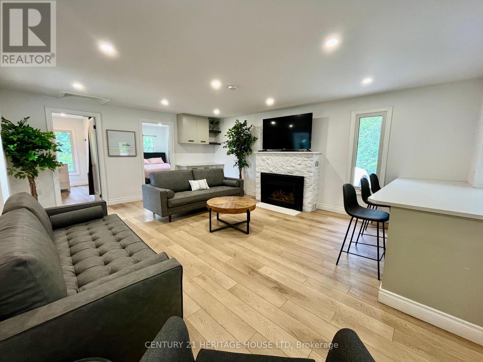 3490 Waneeta Drive, Malahide, Ontario  N5H 2R2 - Photo 12 - X12357826