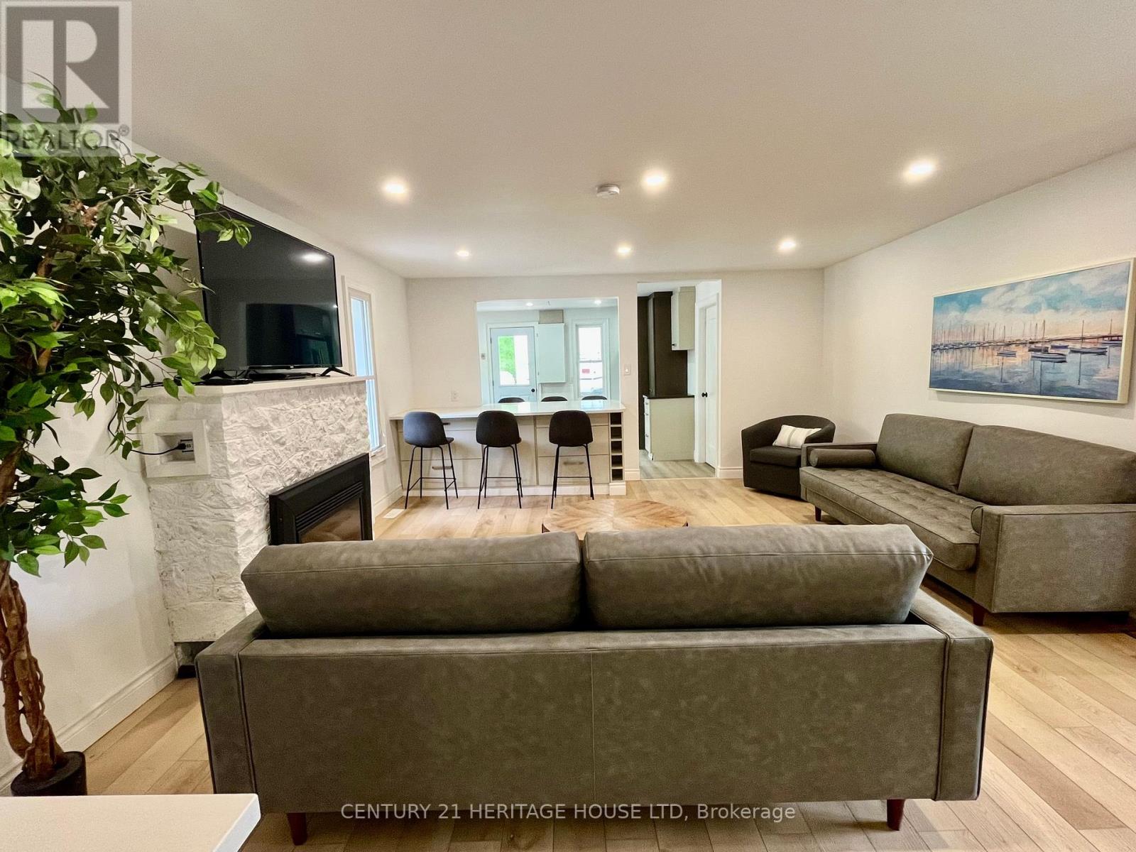 3490 Waneeta Drive, Malahide, Ontario  N5H 2R2 - Photo 14 - X12357826