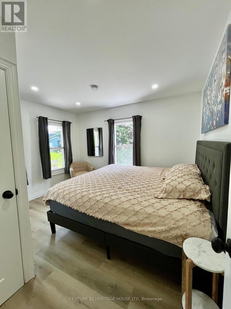 3490 Waneeta Drive, Malahide, Ontario  N5H 2R2 - Photo 16 - X12357826