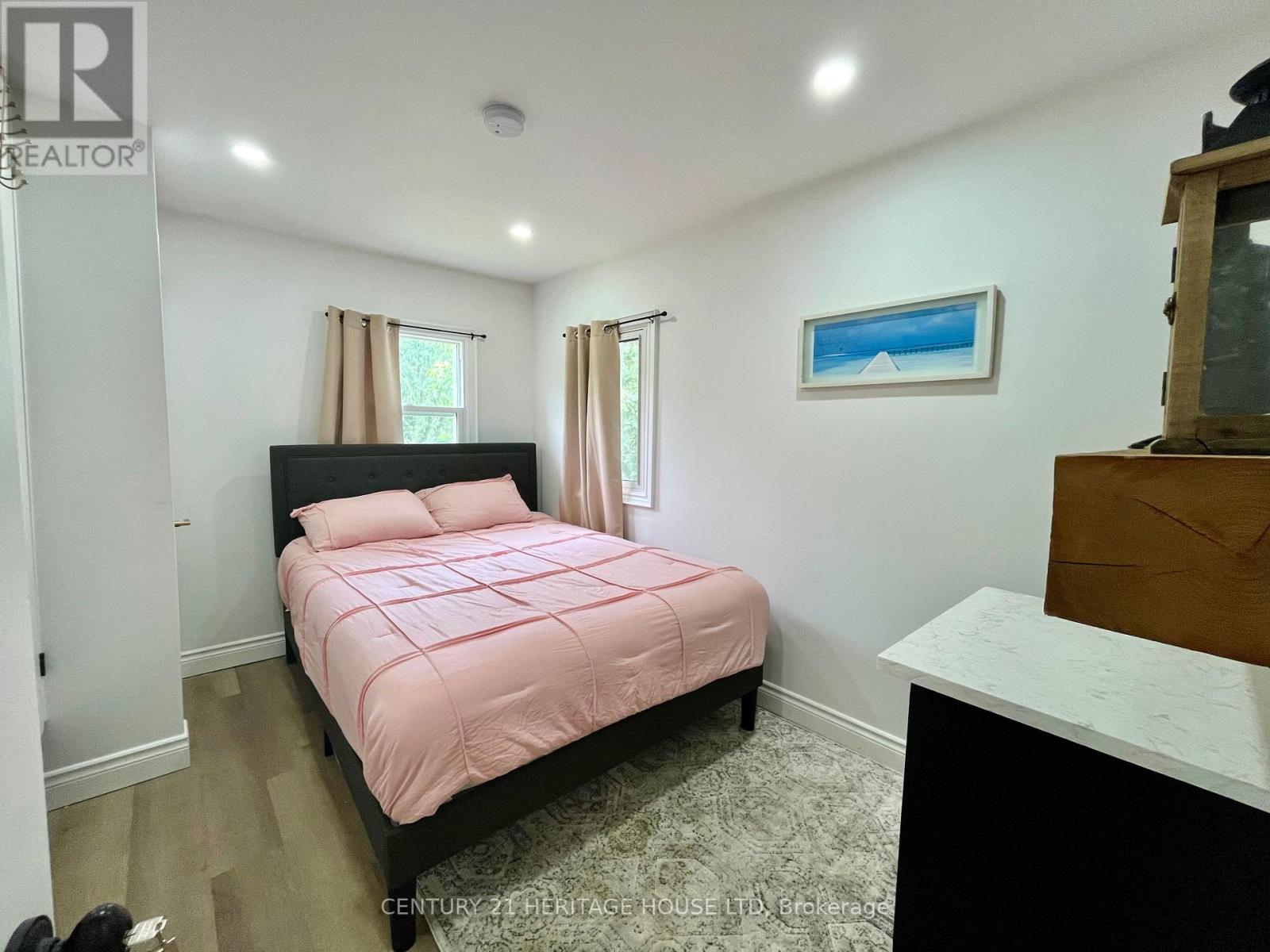 3490 Waneeta Drive, Malahide, Ontario  N5H 2R2 - Photo 17 - X12357826