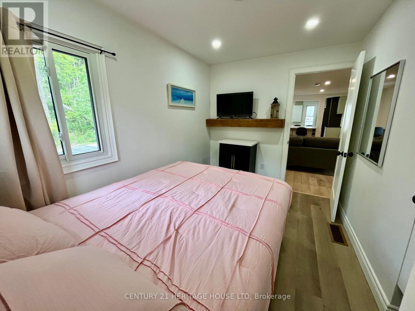 3490 Waneeta Drive, Malahide, Ontario  N5H 2R2 - Photo 18 - X12357826