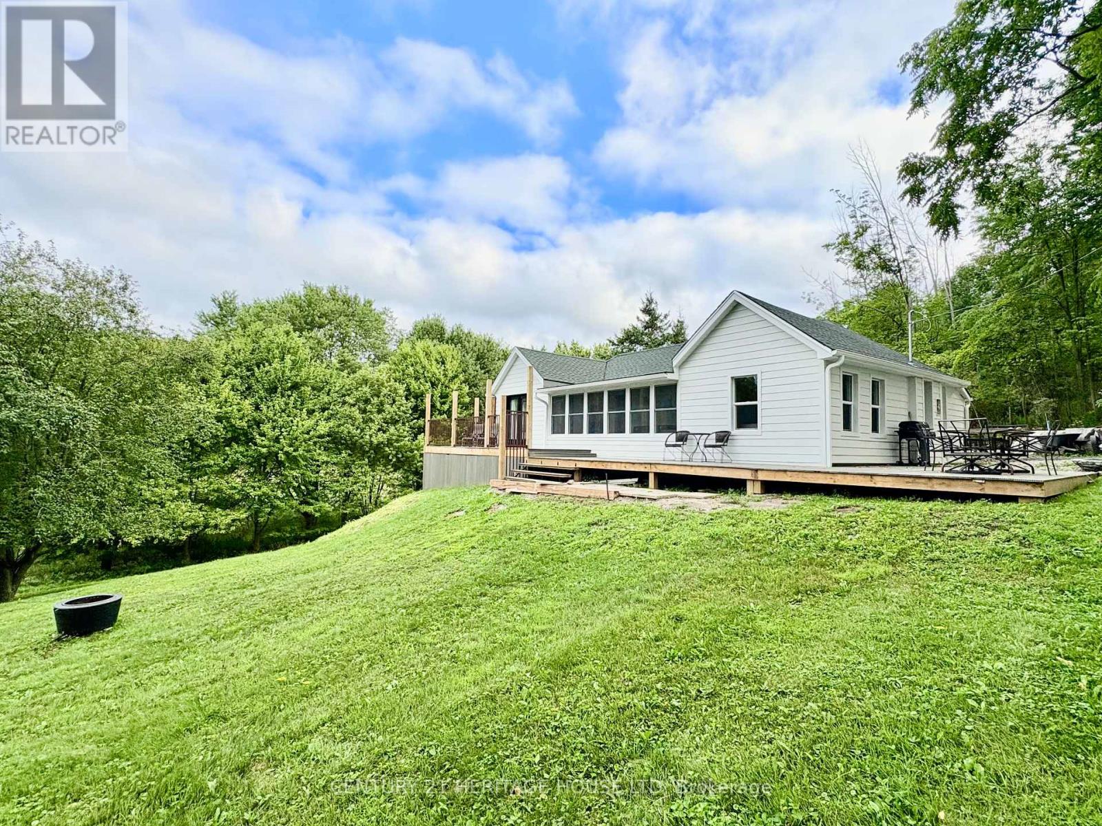 3490 Waneeta Drive, Malahide, Ontario  N5H 2R2 - Photo 2 - X12357826