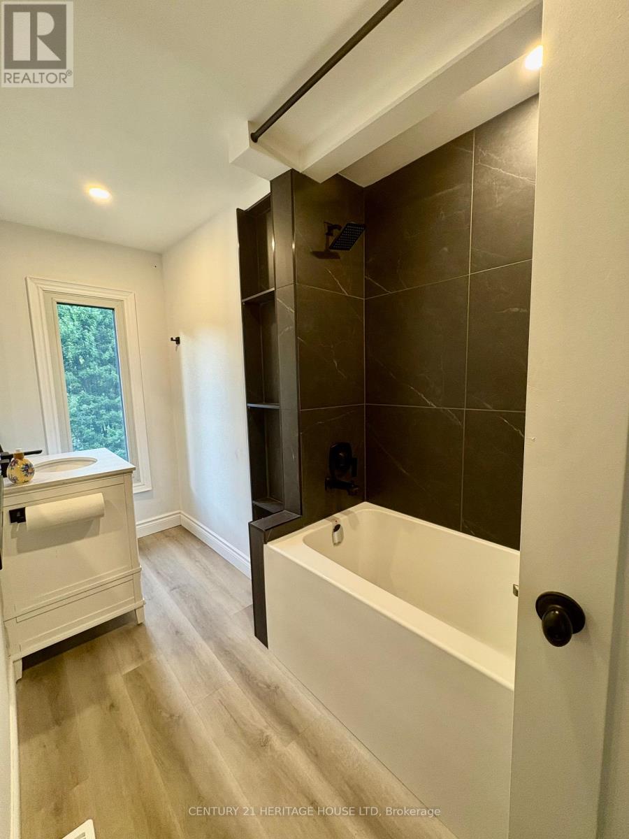 3490 Waneeta Drive, Malahide, Ontario  N5H 2R2 - Photo 23 - X12357826
