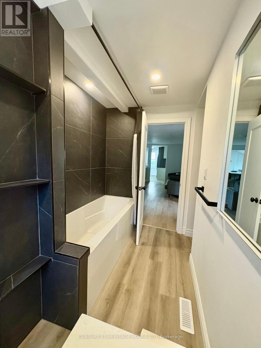 3490 Waneeta Drive, Malahide, Ontario  N5H 2R2 - Photo 24 - X12357826