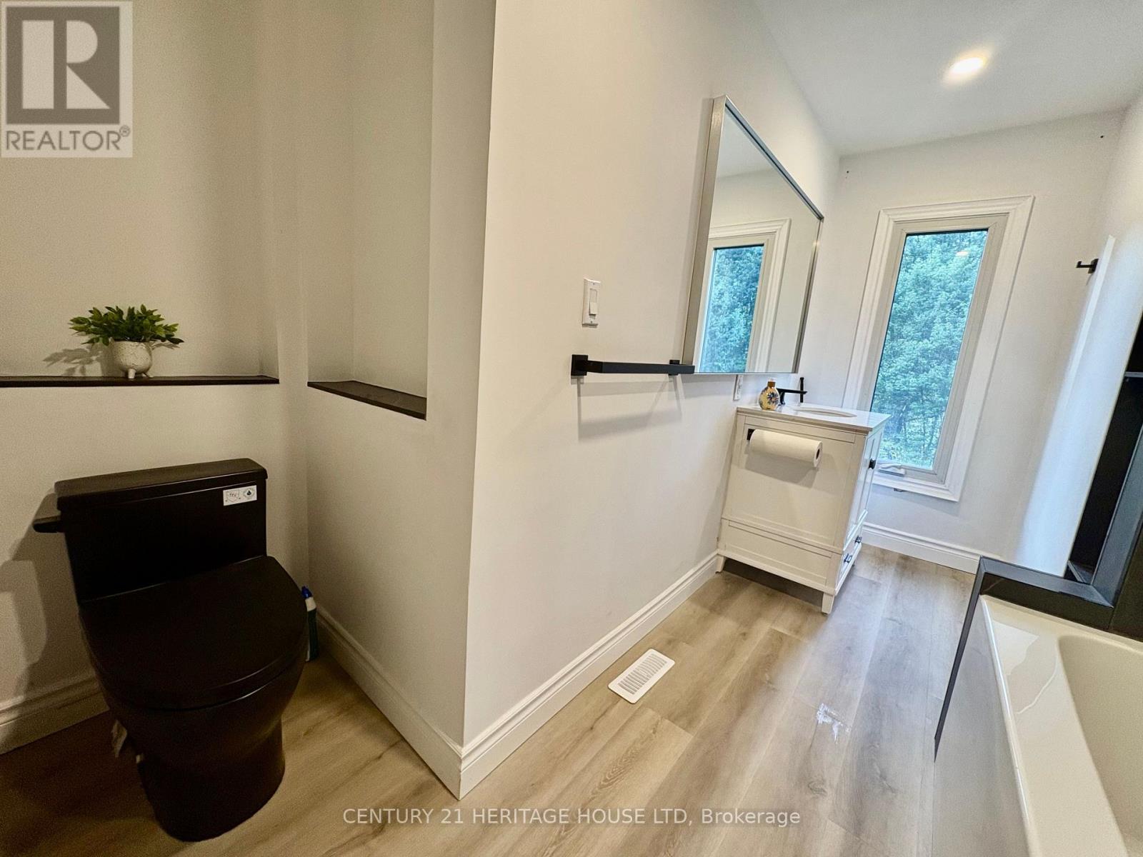 3490 Waneeta Drive, Malahide, Ontario  N5H 2R2 - Photo 25 - X12357826