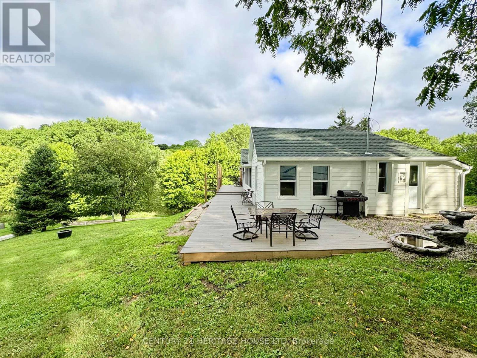 3490 Waneeta Drive, Malahide, Ontario  N5H 2R2 - Photo 3 - X12357826