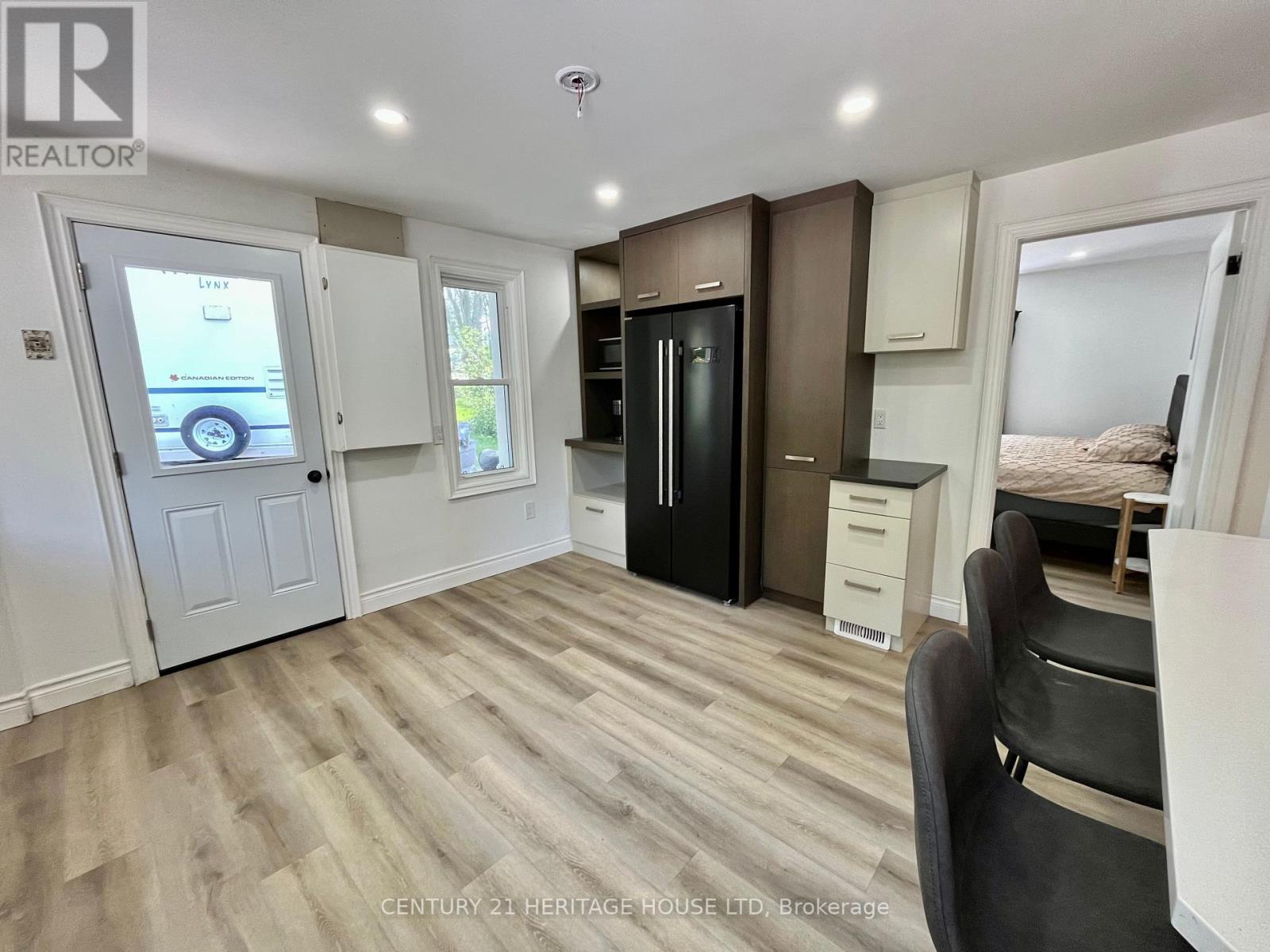 3490 Waneeta Drive, Malahide, Ontario  N5H 2R2 - Photo 6 - X12357826