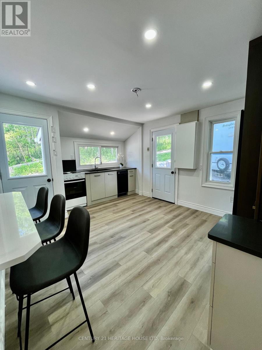 3490 Waneeta Drive, Malahide, Ontario  N5H 2R2 - Photo 7 - X12357826