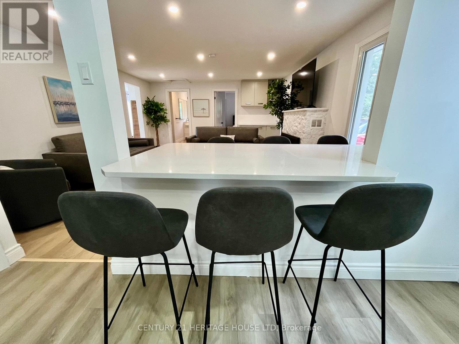 3490 Waneeta Drive, Malahide, Ontario  N5H 2R2 - Photo 9 - X12357826