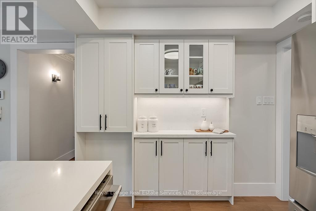 2101 Grosvenor Street, Oakville, Ontario  L6H 4N1 - Photo 13 - W12357811