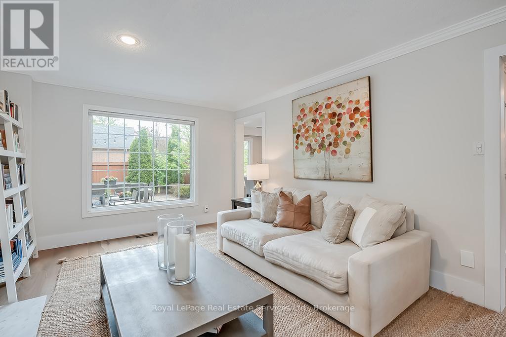 2101 Grosvenor Street, Oakville, Ontario  L6H 4N1 - Photo 19 - W12357811