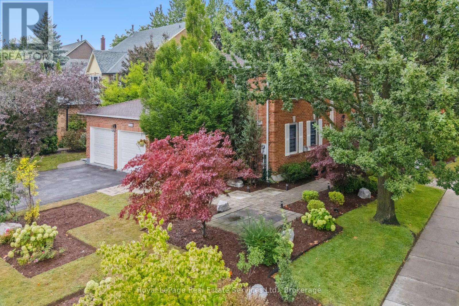 2101 Grosvenor Street, Oakville, Ontario  L6H 4N1 - Photo 2 - W12357811