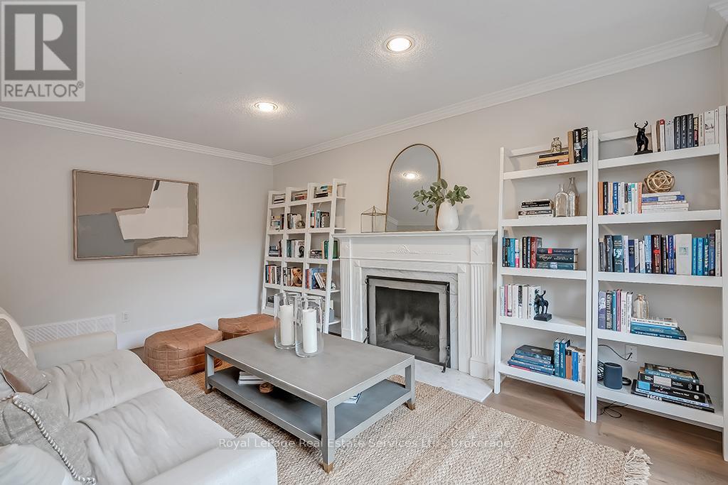 2101 Grosvenor Street, Oakville, Ontario  L6H 4N1 - Photo 20 - W12357811