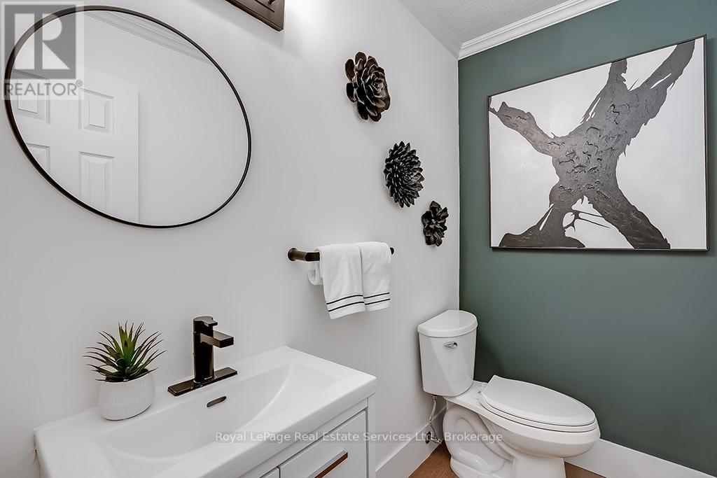 2101 Grosvenor Street, Oakville, Ontario  L6H 4N1 - Photo 22 - W12357811