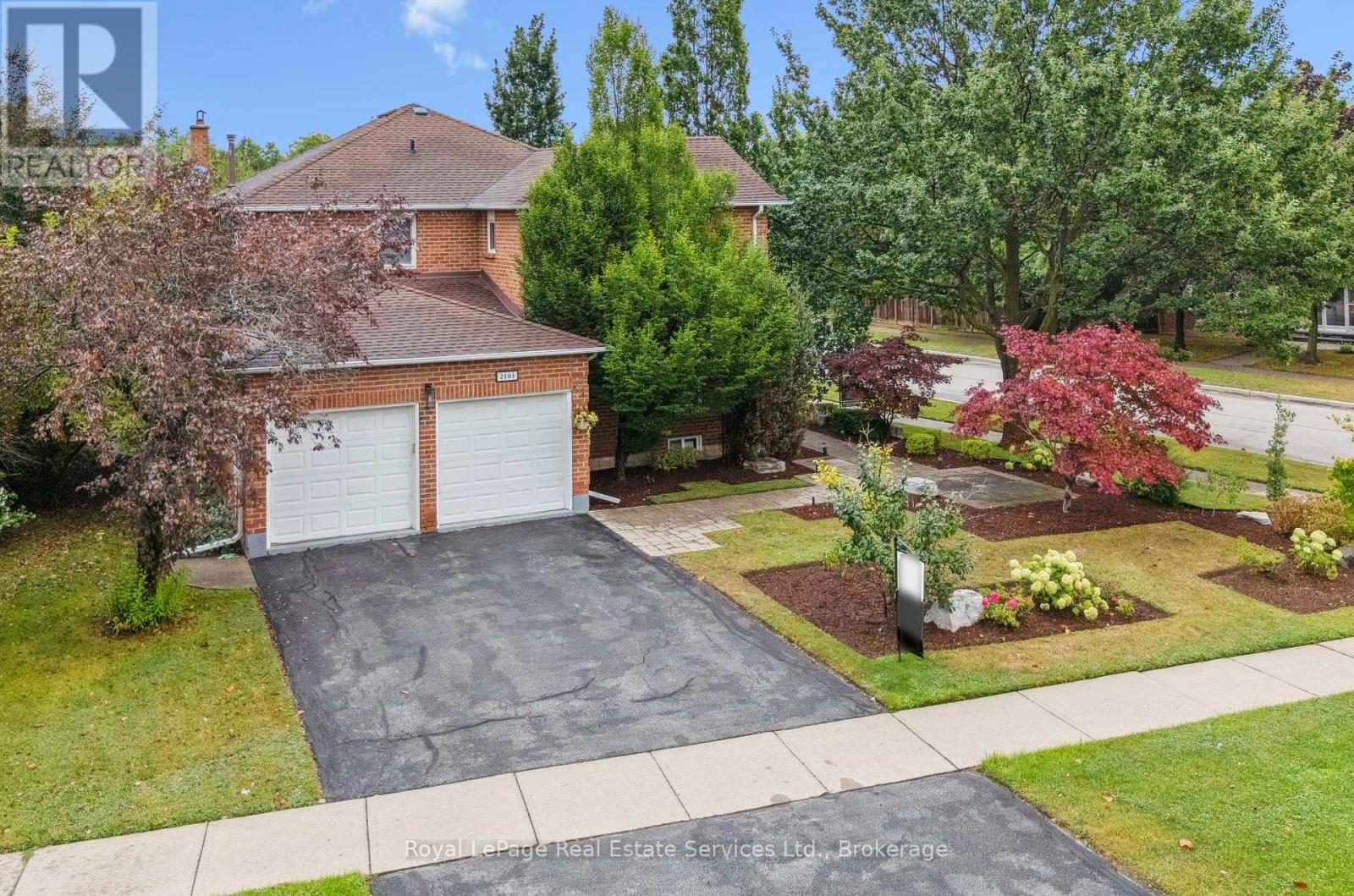 2101 Grosvenor Street, Oakville, Ontario  L6H 4N1 - Photo 3 - W12357811