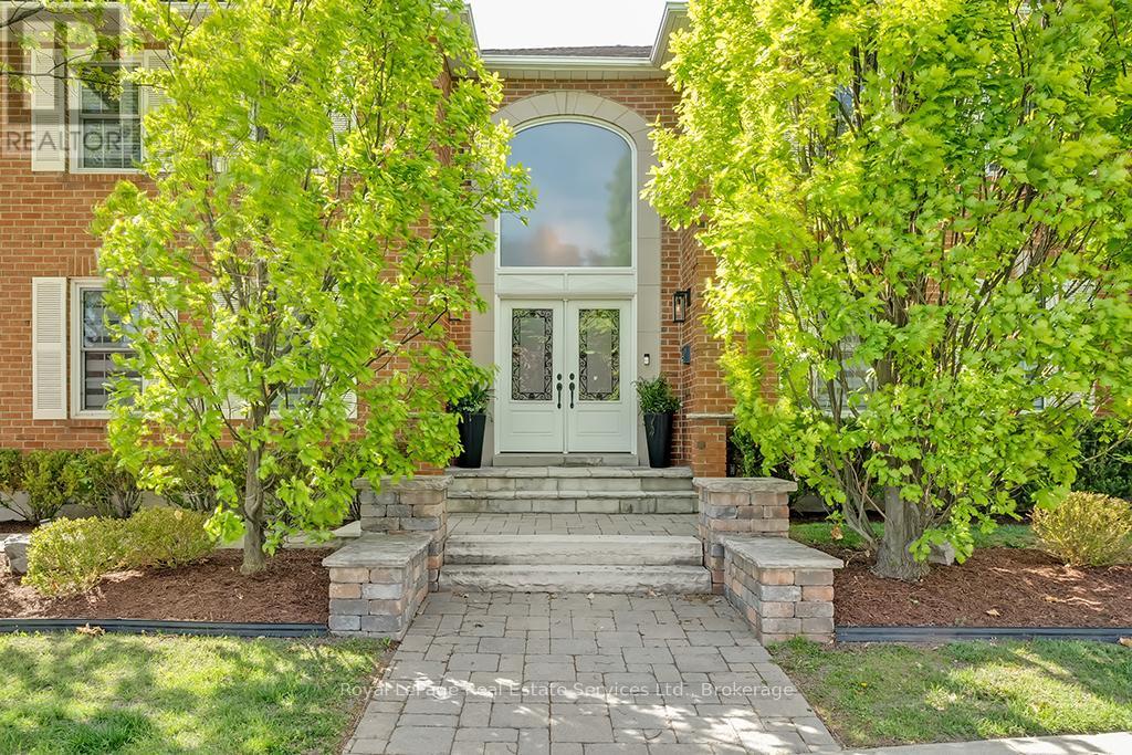 2101 Grosvenor Street, Oakville, Ontario  L6H 4N1 - Photo 4 - W12357811