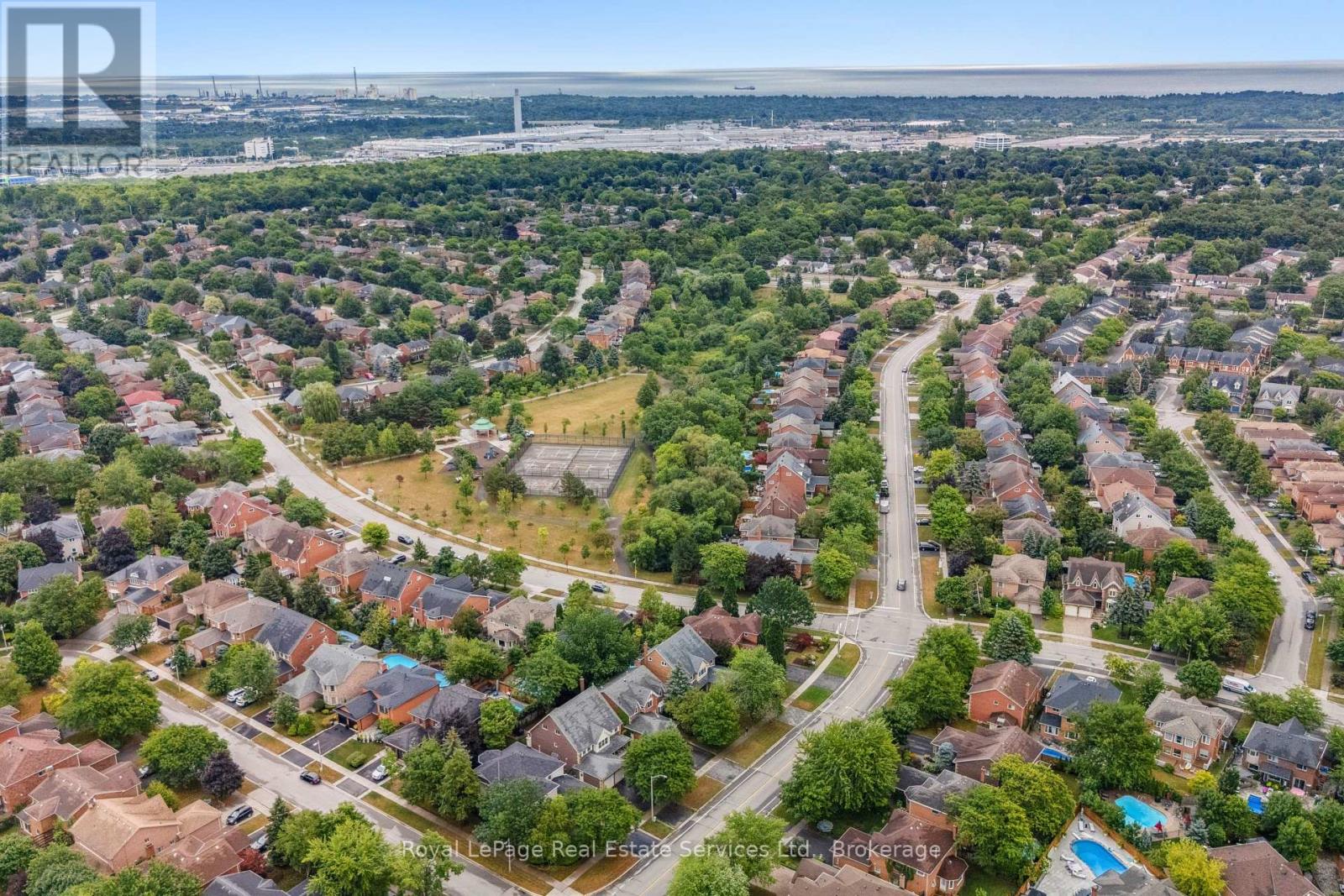 2101 Grosvenor Street, Oakville, Ontario  L6H 4N1 - Photo 49 - W12357811