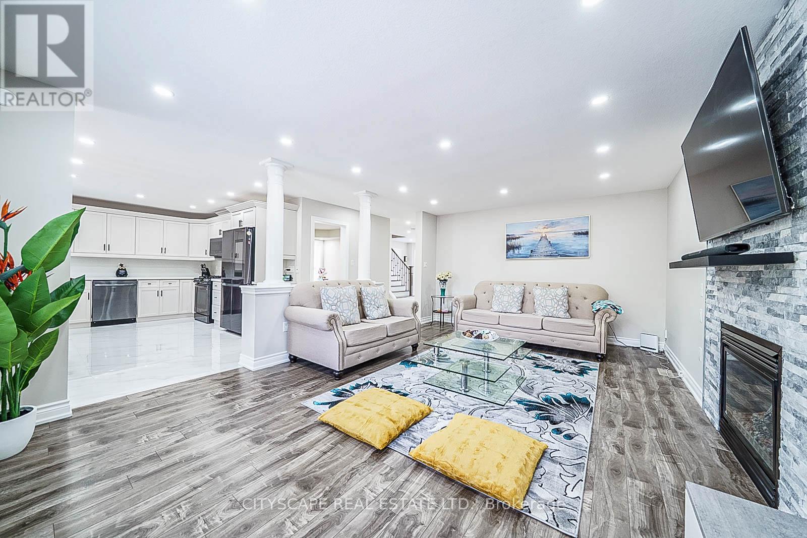 19 Staples Lane, Hamilton, Ontario  L0R 1C0 - Photo 11 - X12357730