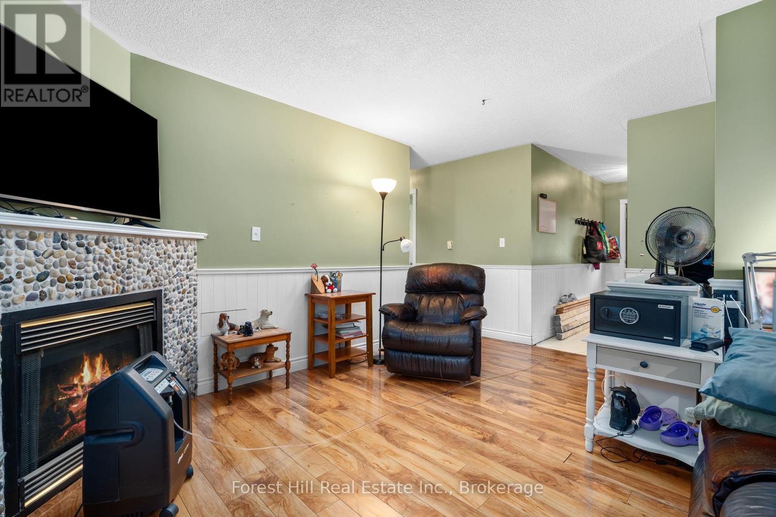 12 Crestview Drive, Huntsville, Ontario  P1H 1S8 - Photo 14 - X12357834
