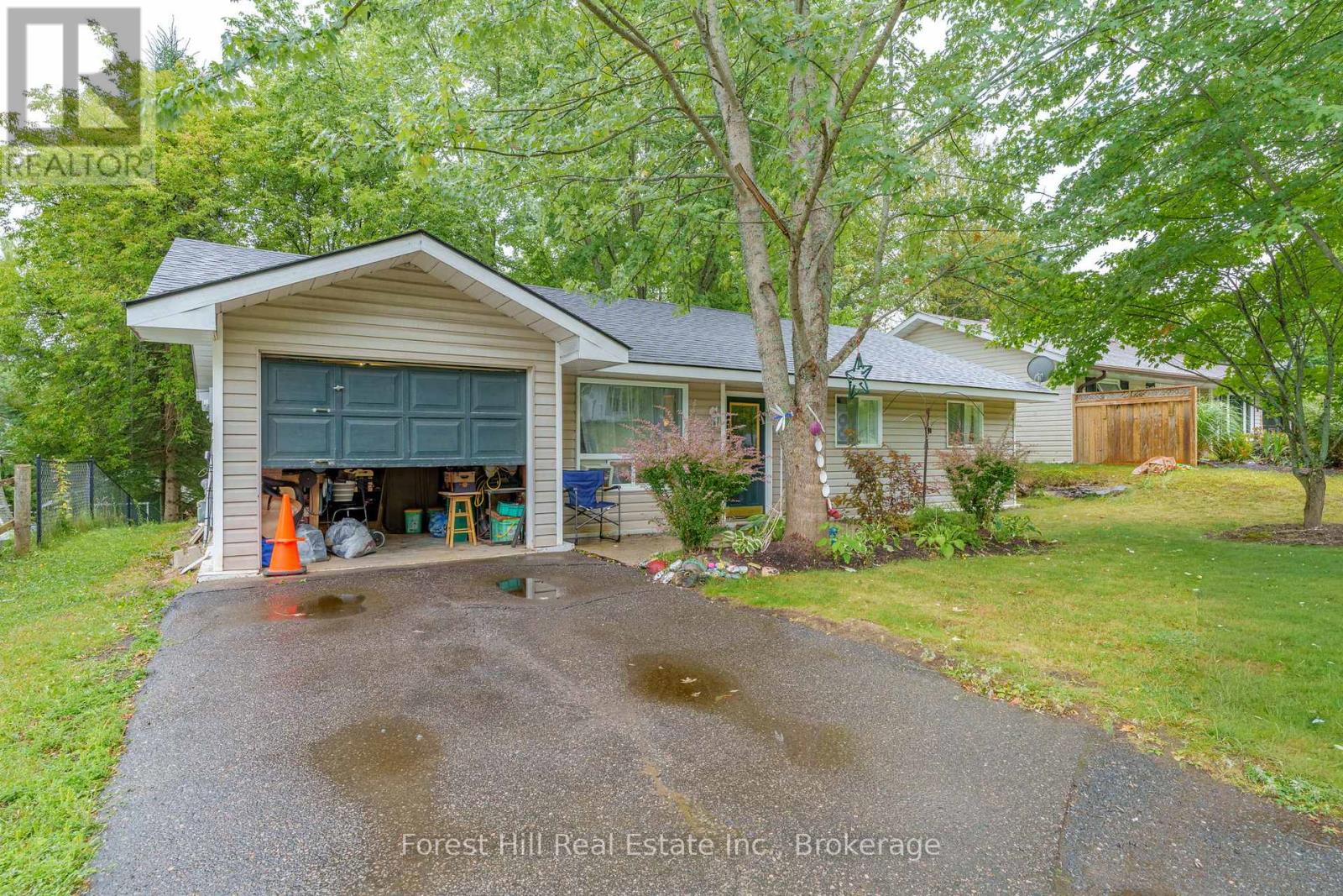 12 Crestview Drive, Huntsville, Ontario  P1H 1S8 - Photo 2 - X12357834