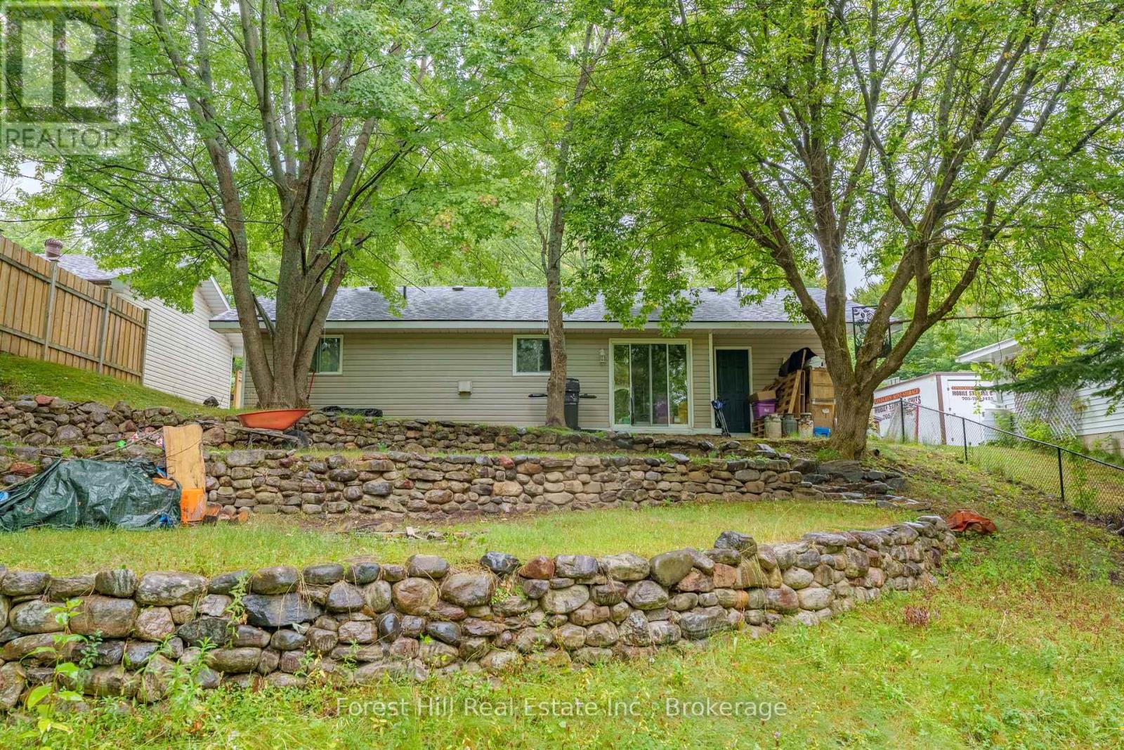 12 Crestview Drive, Huntsville, Ontario  P1H 1S8 - Photo 4 - X12357834