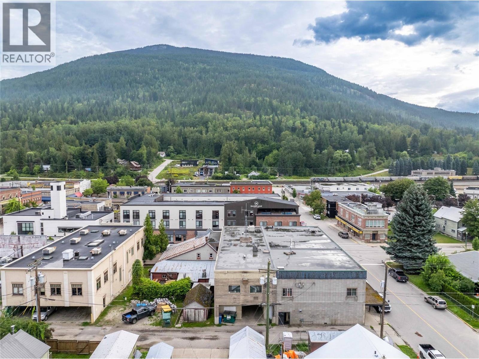 109 Second Street E, Revelstoke, British Columbia  V0E 2S0 - Photo 11 - 10359957