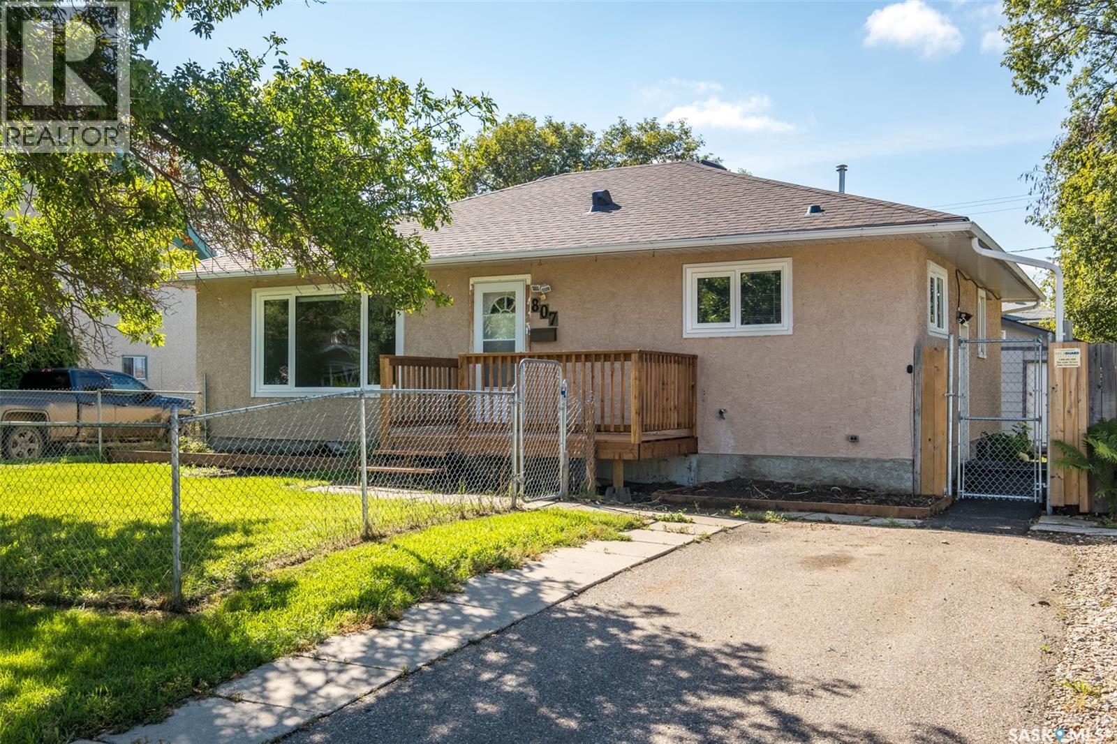 807 1st Street E, Prince Albert, Saskatchewan  S6V 0C3 - Photo 1 - SK016313