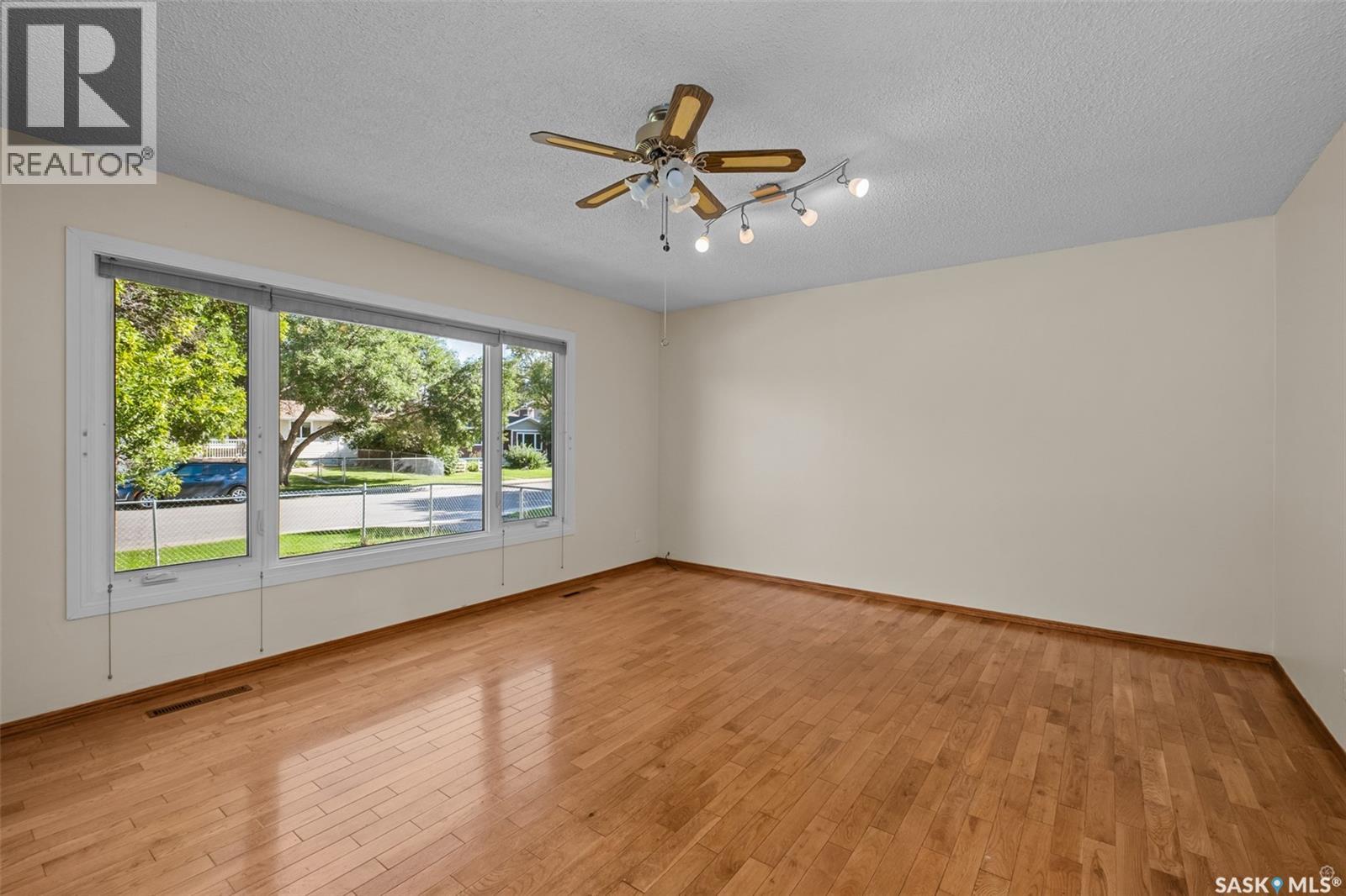 807 1st Street E, Prince Albert, Saskatchewan  S6V 0C3 - Photo 2 - SK016313