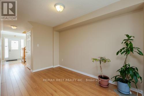 Property at 861 BOURNE CRESCENT image 3