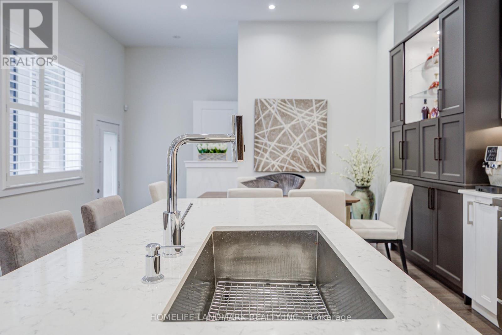 33 Golden Fern Street, Markham, Ontario  L6B 0V3 - Photo 10 - N12357837