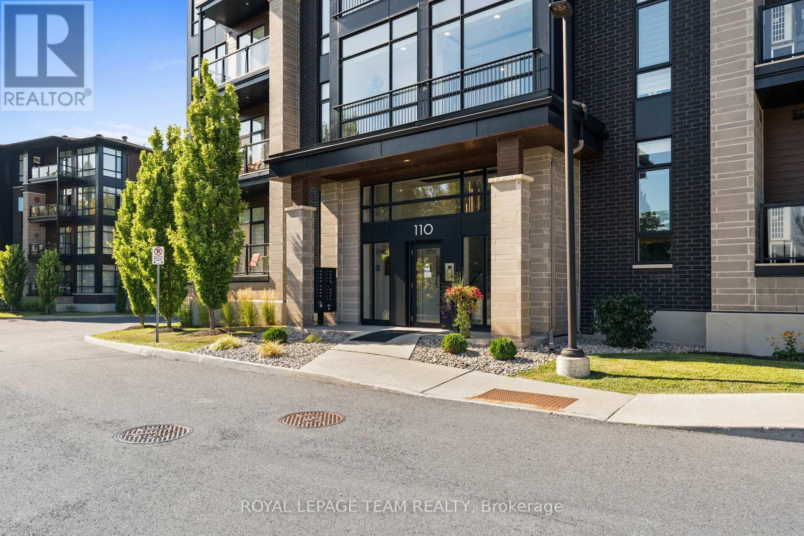 301 - 110 Cortile Private, Ottawa, Ontario  K1V 2S8 - Photo 2 - X12357943
