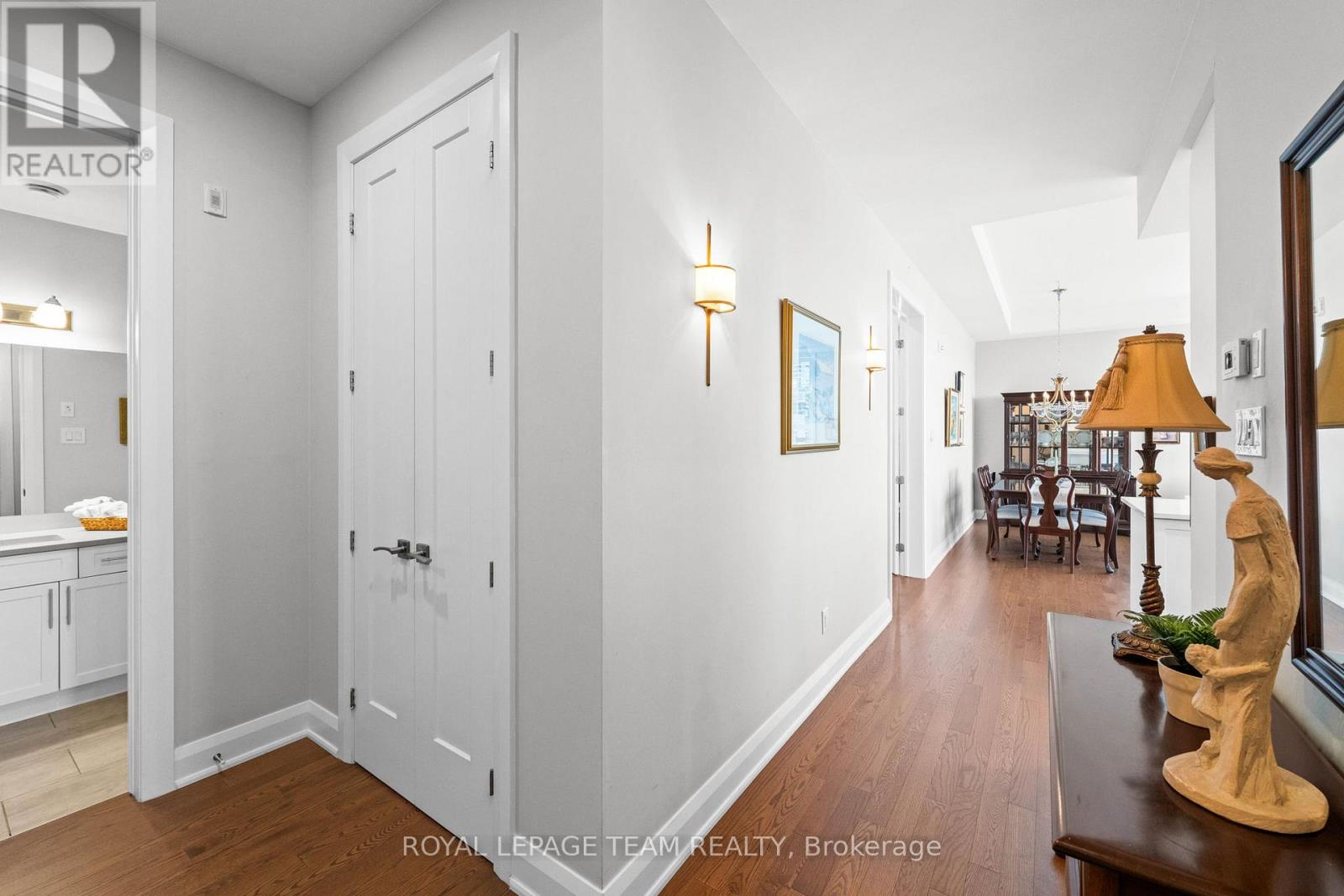 301 - 110 Cortile Private, Ottawa, Ontario  K1V 2S8 - Photo 8 - X12357943