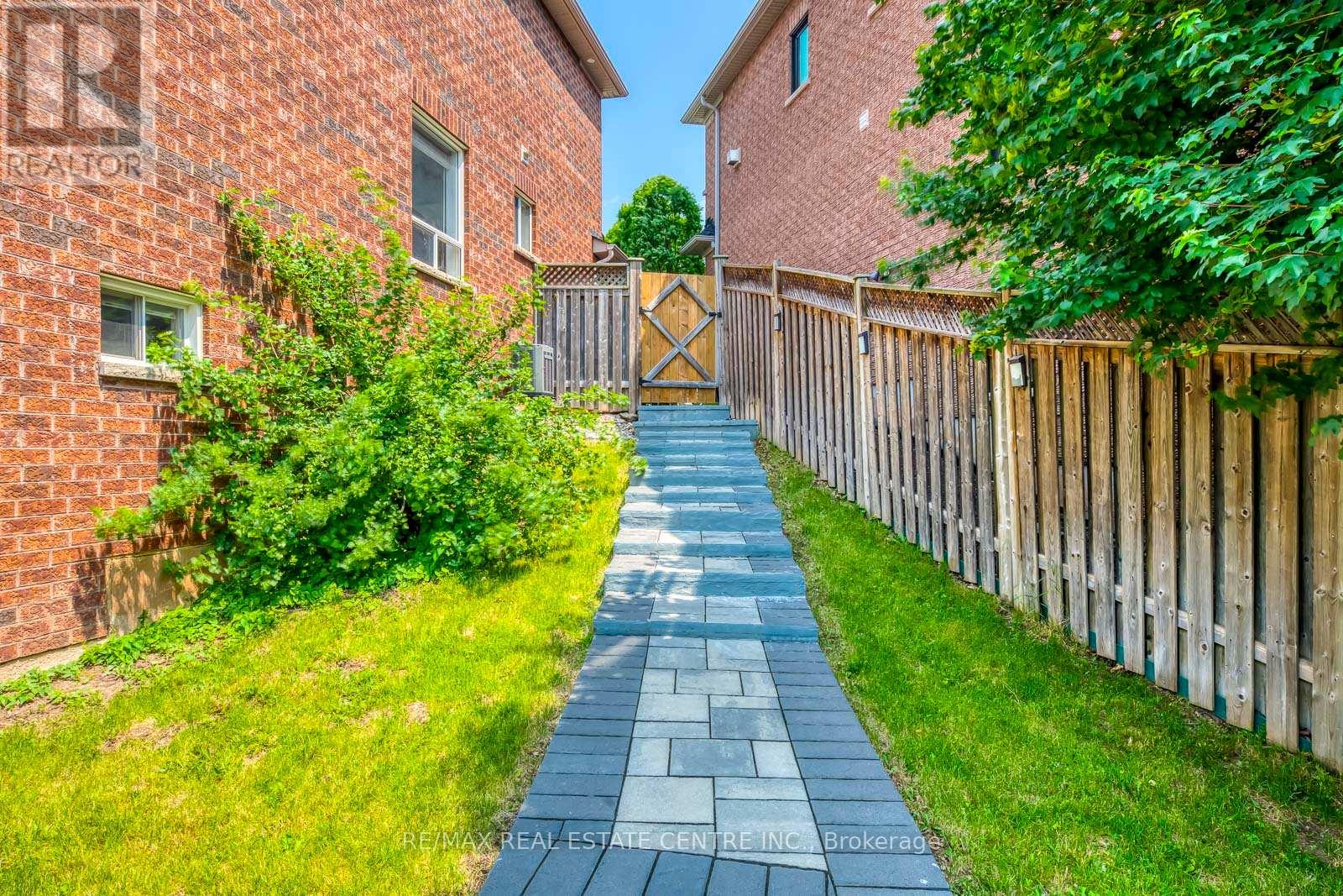 5360 Cachet Crescent, Burlington, Ontario  L7L 7N6 - Photo 35 - W12357787