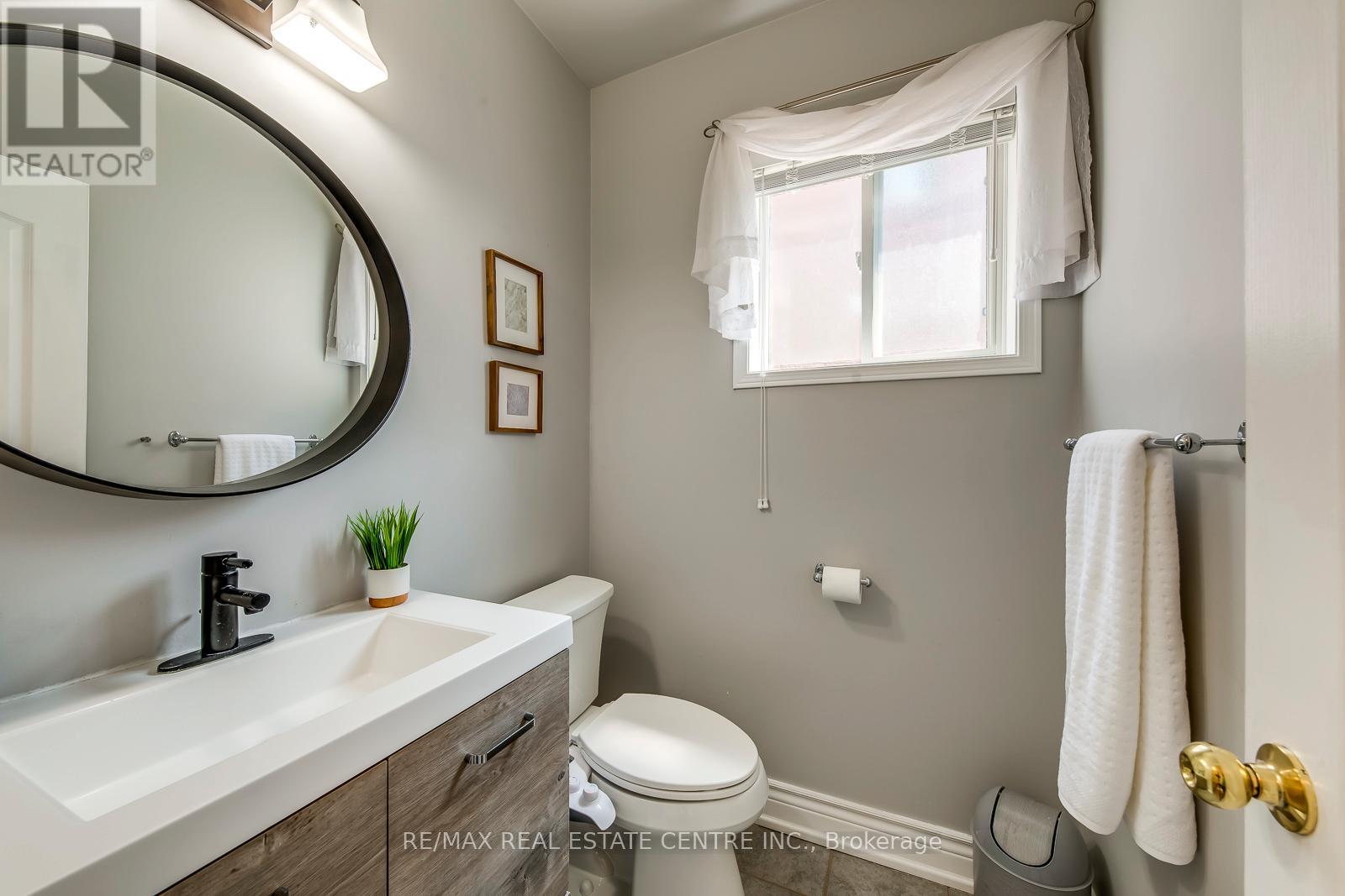 5360 Cachet Crescent, Burlington, Ontario  L7L 7N6 - Photo 7 - W12357787
