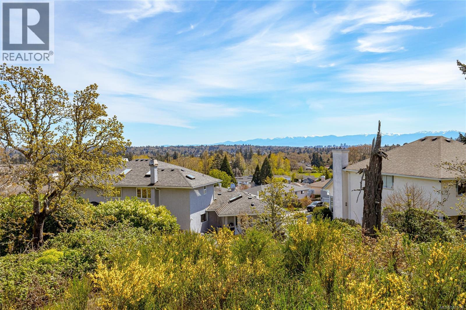 4280 Westervelt Pl, Saanich, British Columbia  V8X 4W5 - Photo 14 - 1011738