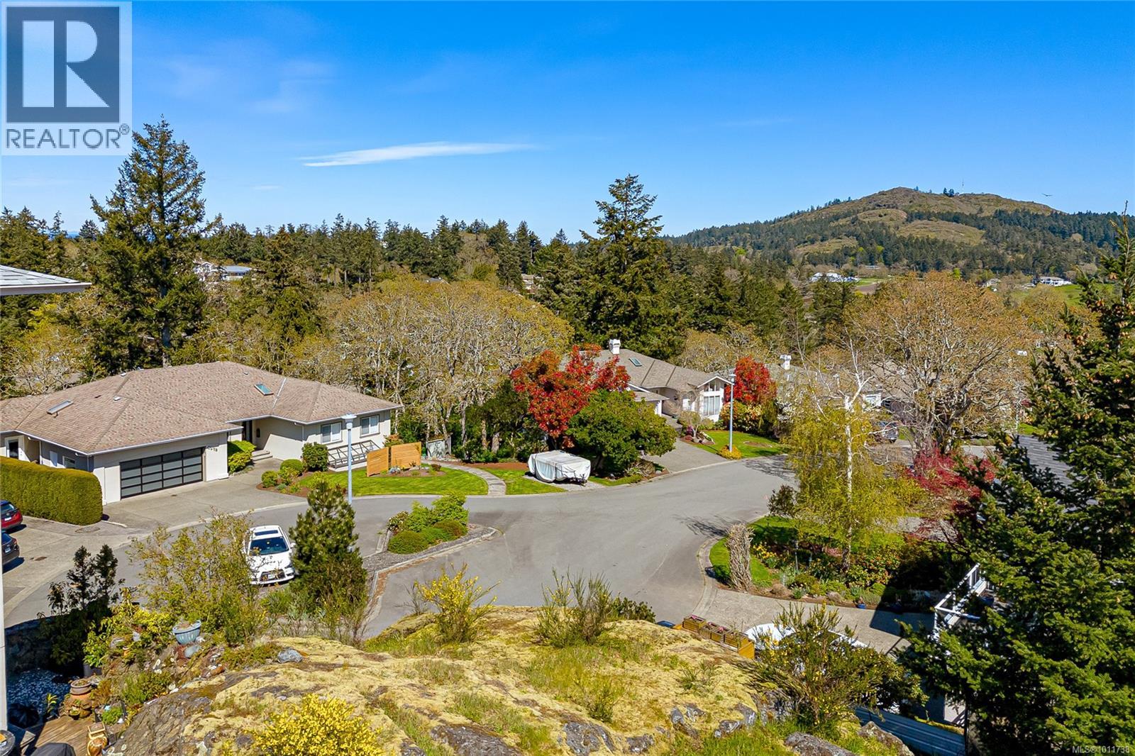 4280 Westervelt Pl, Saanich, British Columbia  V8X 4W5 - Photo 17 - 1011738