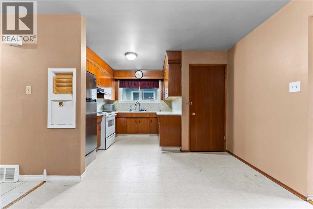 7311 / 7313 79 Avenue, Edmonton, Alberta  T6B 0C4 - Photo 11 - A2250286