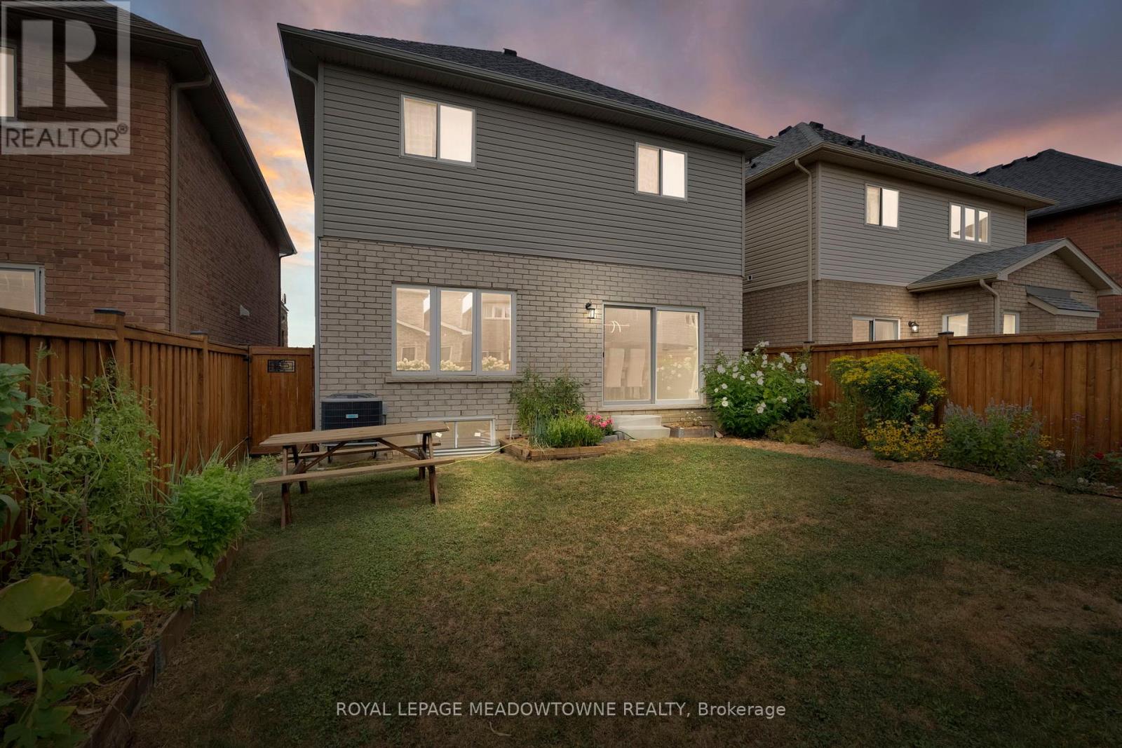 266 Dalgleish Trail, Hamilton, Ontario  L0R 1P0 - Photo 37 - X12357815