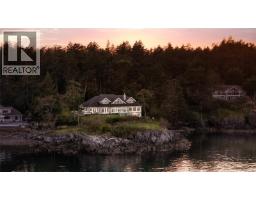 2600 Queenswood Dr Queenswood, Saanich, Ca