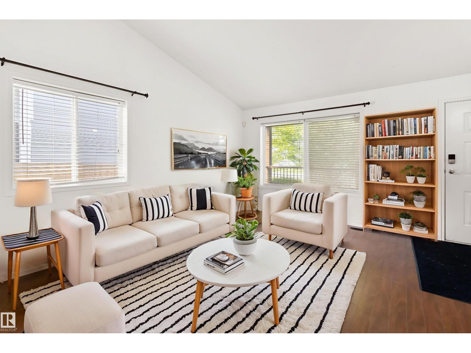 Property at 2 ASPENGLEN PL image 4