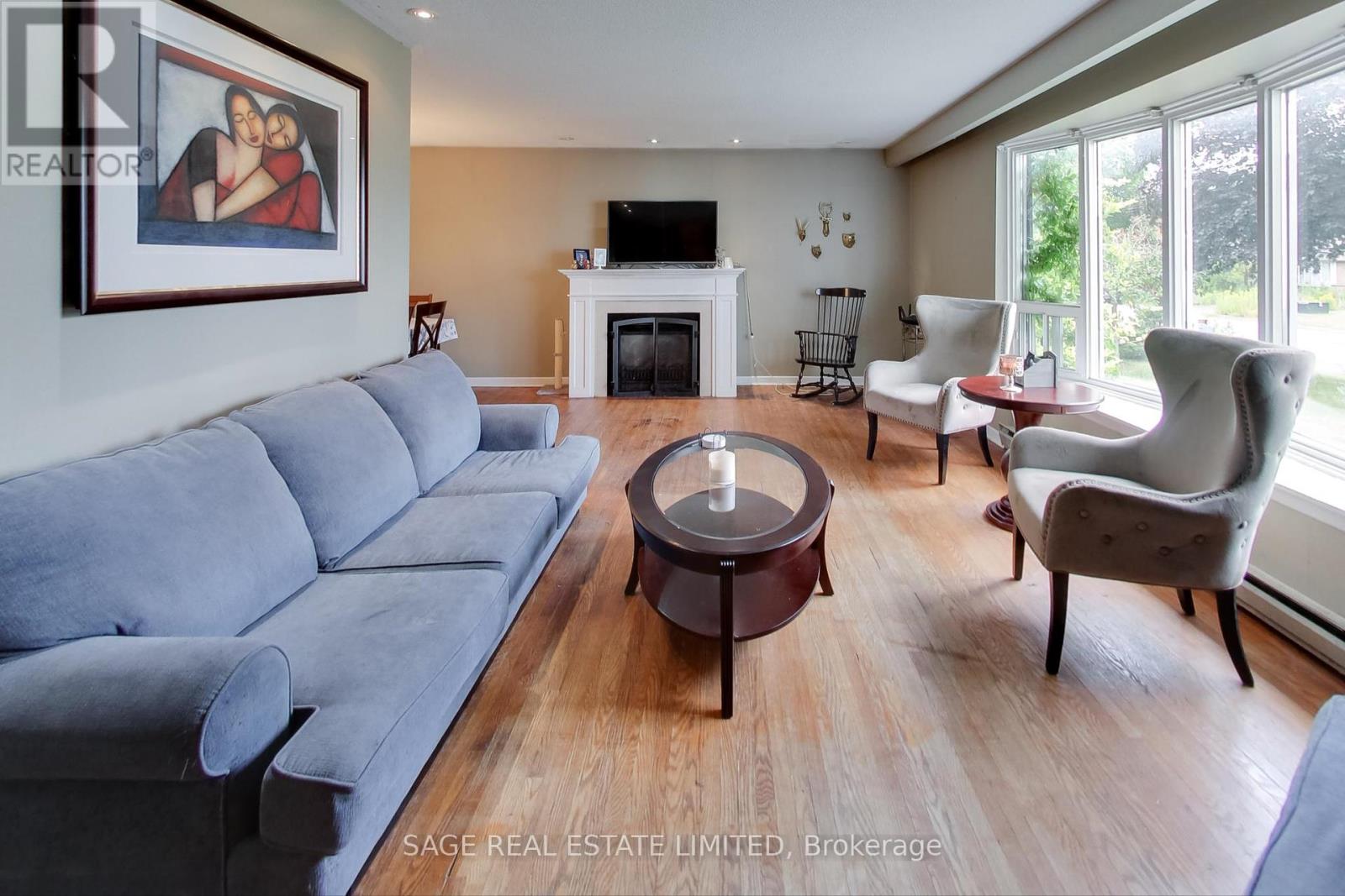 6 Dunsinane Drive, Markham, Ontario  L3T 3K2 - Photo 8 - N12357905