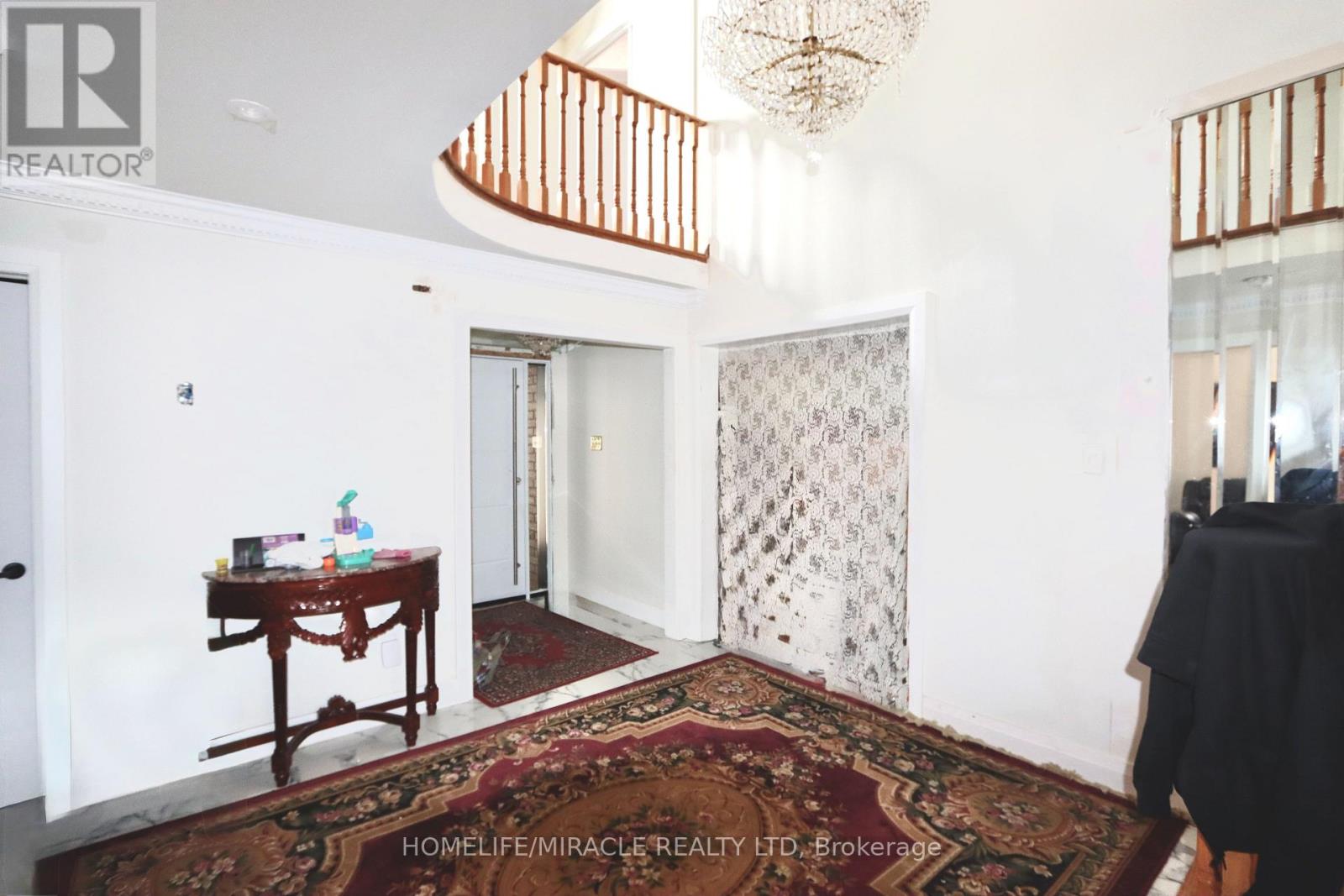 60 Brookfield Court, Brampton, Ontario  L6Y 4K4 - Photo 4 - W12006329