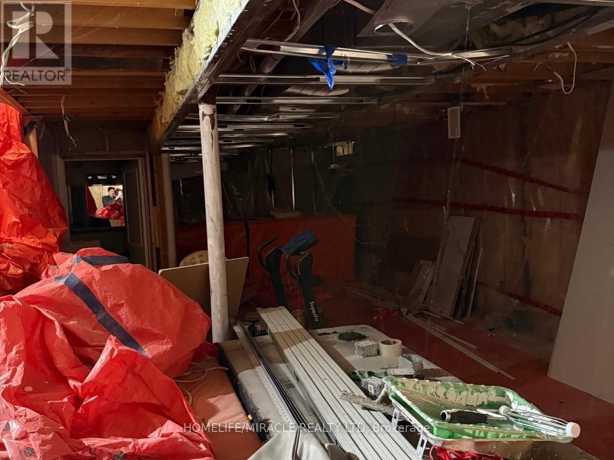 60 Brookfield Court, Brampton, Ontario  L6Y 4K4 - Photo 16 - W12006329