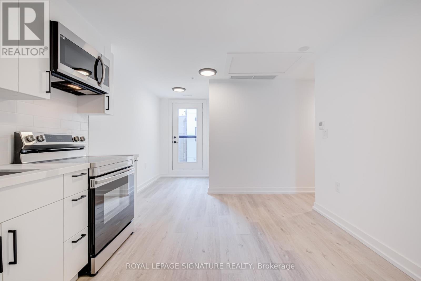 4 - 3039 Dundas Street W, Toronto, Ontario  M6P 1Z5 - Photo 6 - W12357907