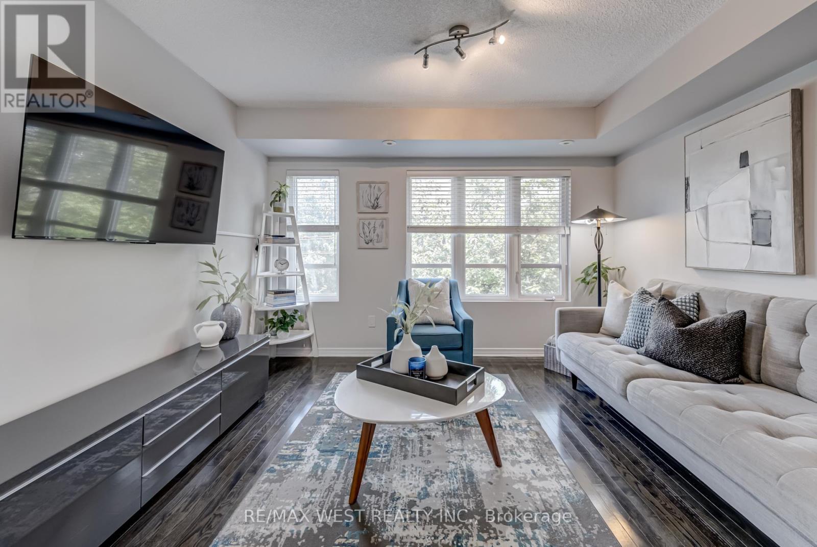 Property at 264 - 351 WALLACE AVENUE image 2