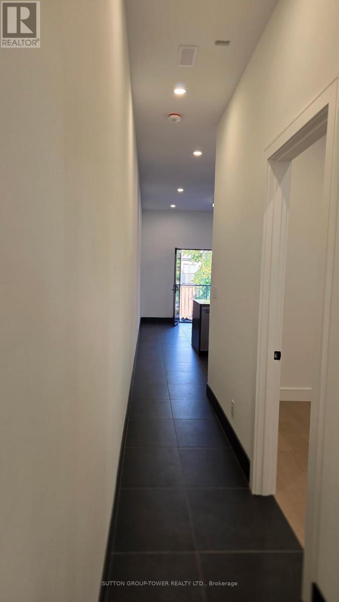 3 - 105 Campbell Avenue, Toronto (Dovercourt-Wallace Emerson-Junction), Ontario  M6P 3V1 - Photo 3 - W12357952