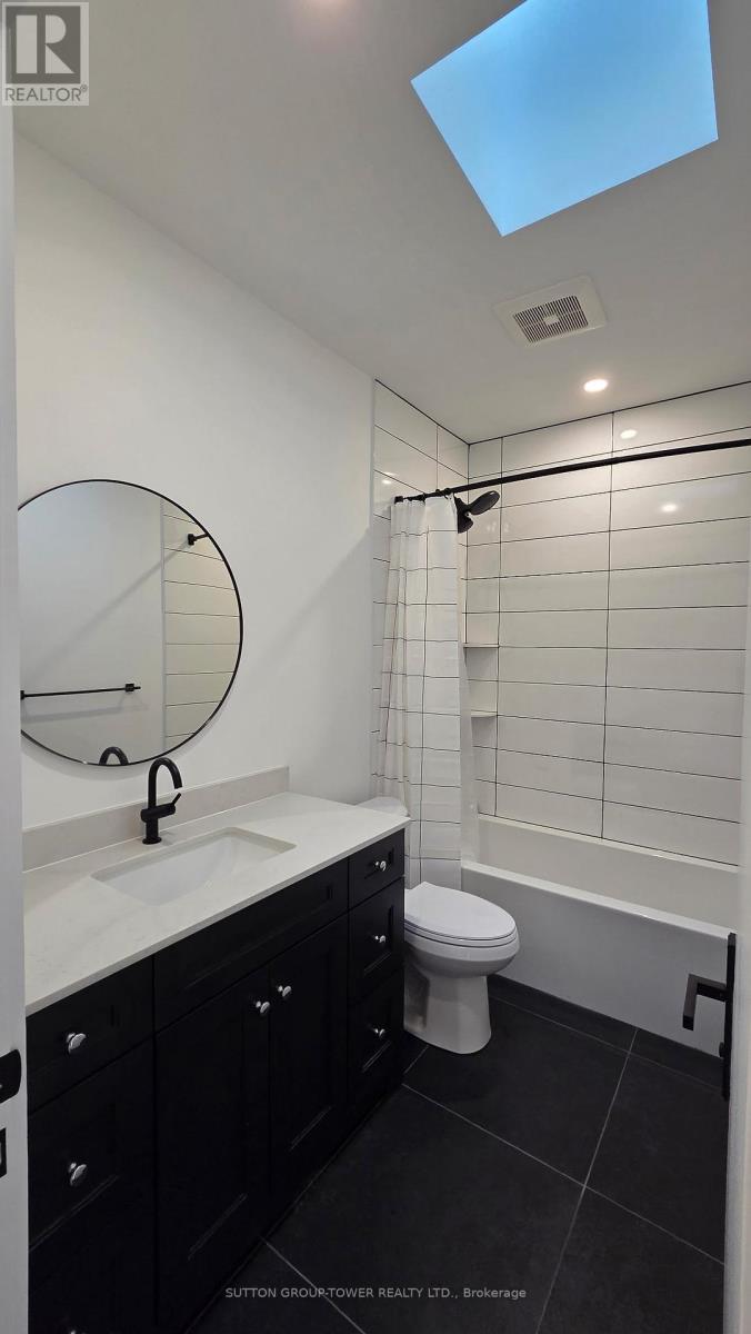 3 - 105 Campbell Avenue, Toronto (Dovercourt-Wallace Emerson-Junction), Ontario  M6P 3V1 - Photo 4 - W12357952