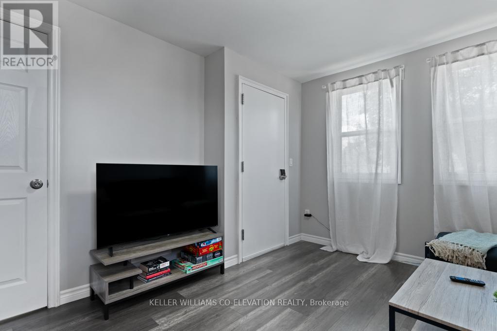 1 - 9 Merigold Street, St. Catharines (Western Hill), Ontario  L2S 2N4 - Photo 5 - X12357942